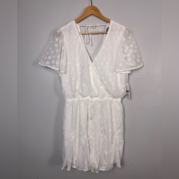 Arula xquisite White textured romper size XL - Picture 2 of 10